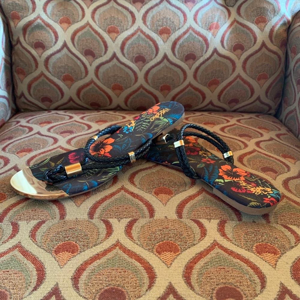 Women’s Mossimo Black/Gold Sandals